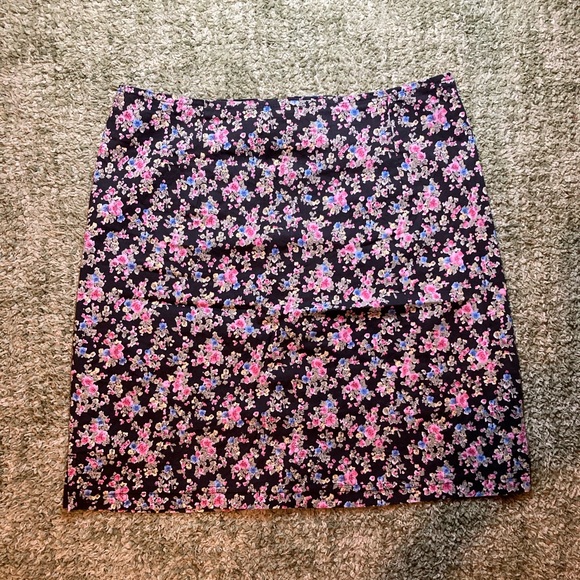 Vintage Blue Dresses & Skirts - Vintage Blue brand skirt, size 7. Delicate floral pattern on a black backdrop.